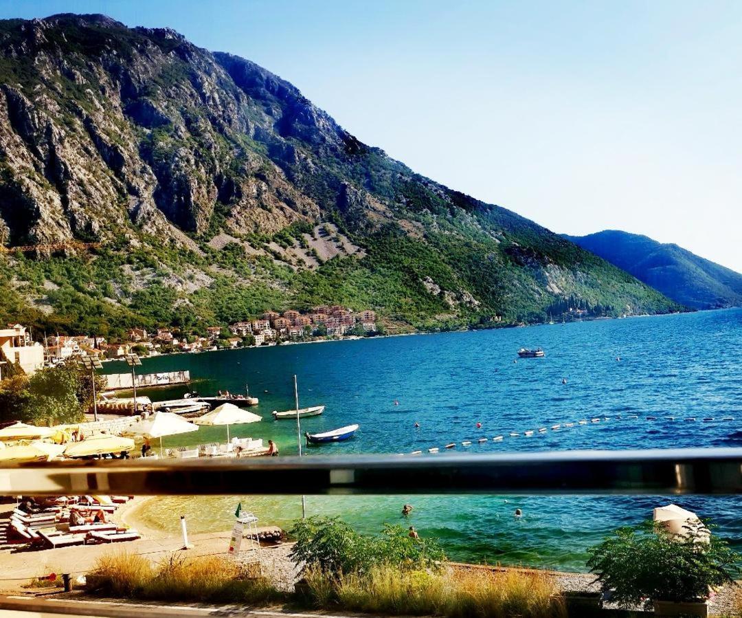 Ariya Mare Montenegro, Na Plazi * Risan