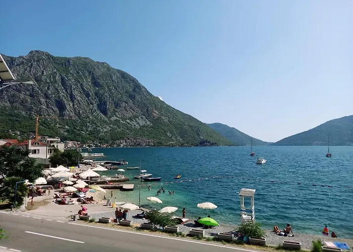 Ariya Mare Apartman Risan Montenegro, Na Plazi